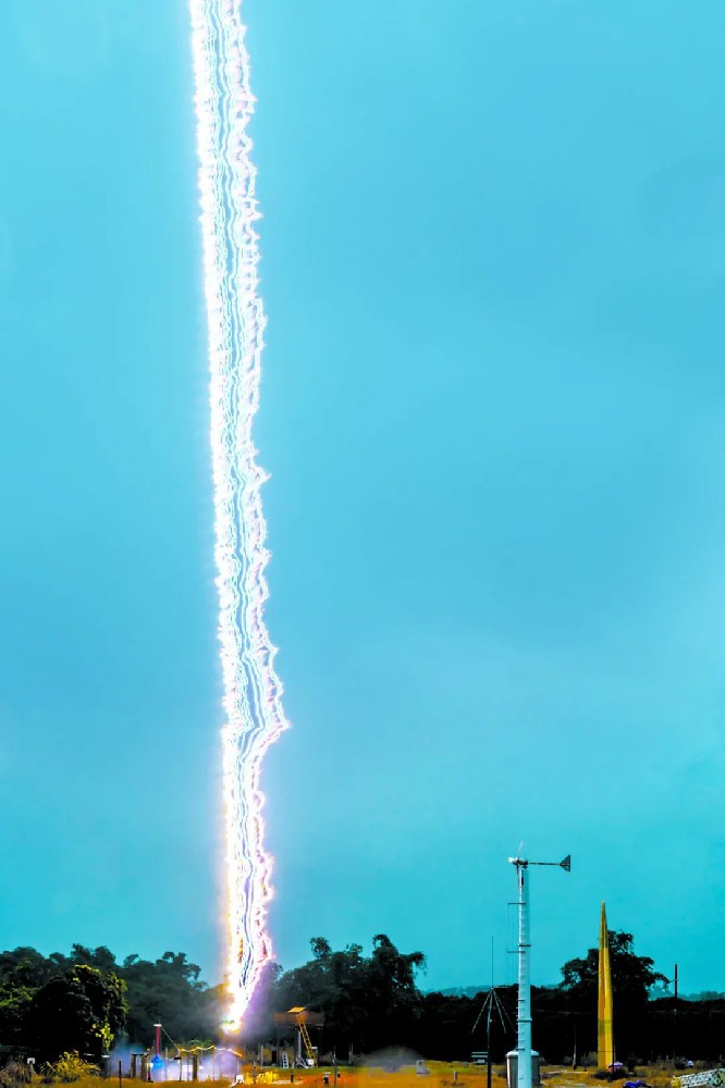 6060-f250c106a6d44ff06e84d2b8d0457eb1.jpg 追风逐雨引雷 破译天气密码 走进灾害天气国家重点实验室